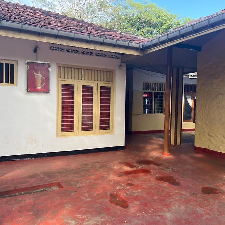 Resthouse Vavuniya Hotel Exterior photo