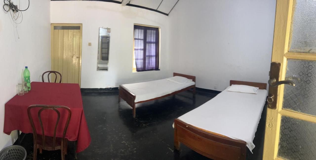 Resthouse Vavuniya Hotel Exterior photo