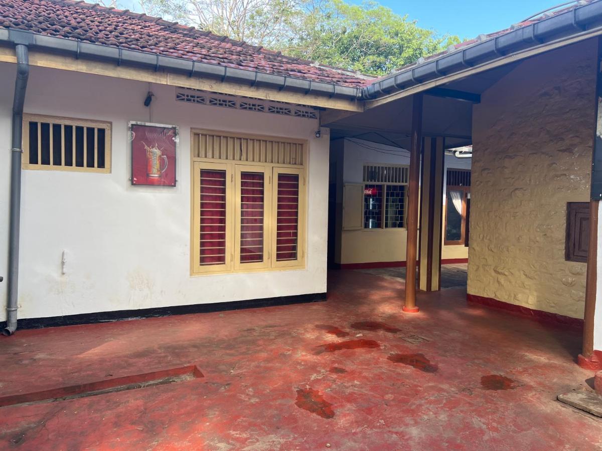 Resthouse Vavuniya Hotel Exterior photo