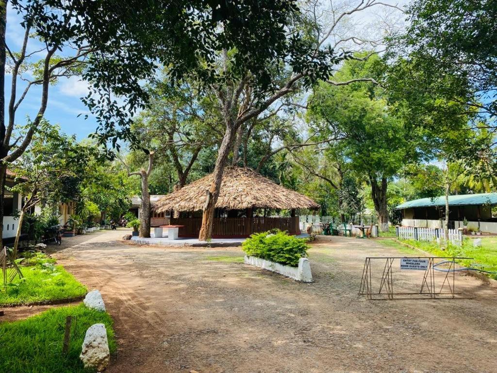 Resthouse Vavuniya Hotel Exterior photo
